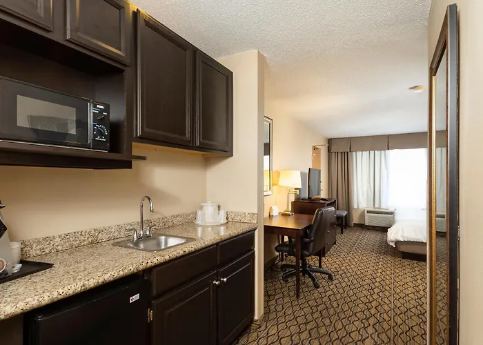 Express West By Ihg Hotel 3*