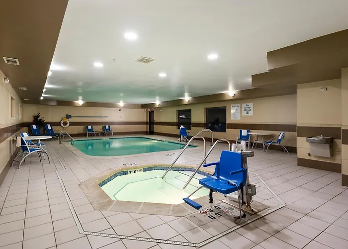 Express West By Ihg Hotel 3*