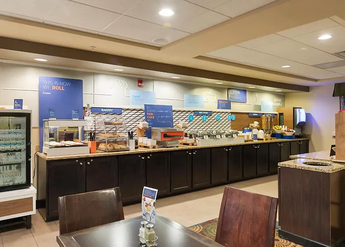 Express West By Ihg Hotel Bloomington