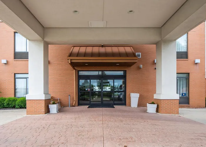 Express West By Ihg Hotel