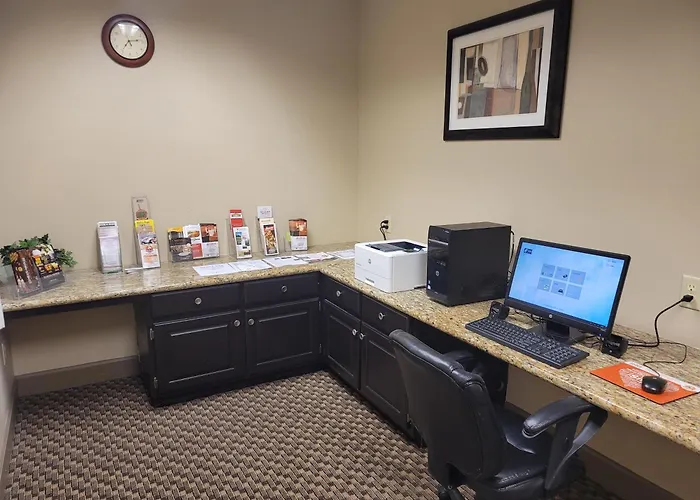 Hotel Express West By Ihg Bloomington