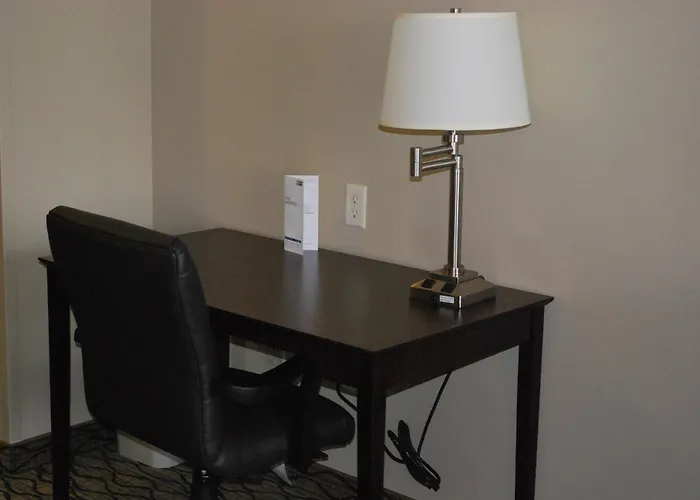 Express West By Ihg Hotel Bloomington