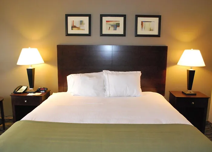 Express West By Ihg Hotel Bloomington