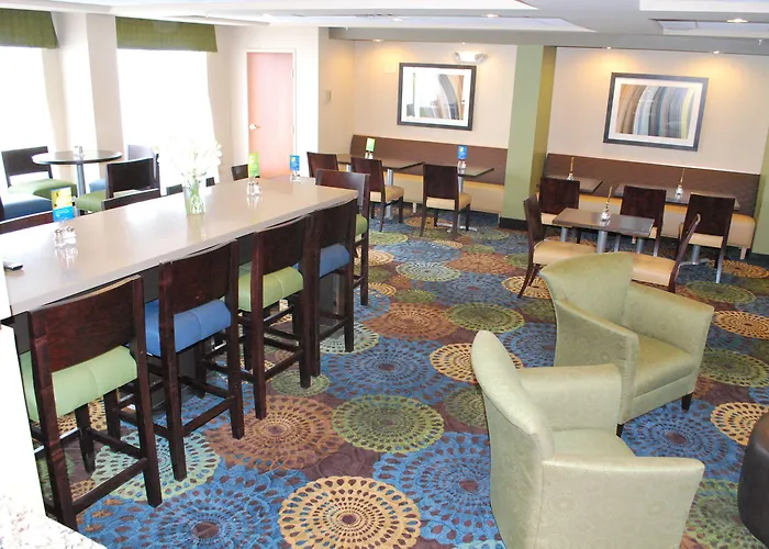 Express West By Ihg Hotel 3*