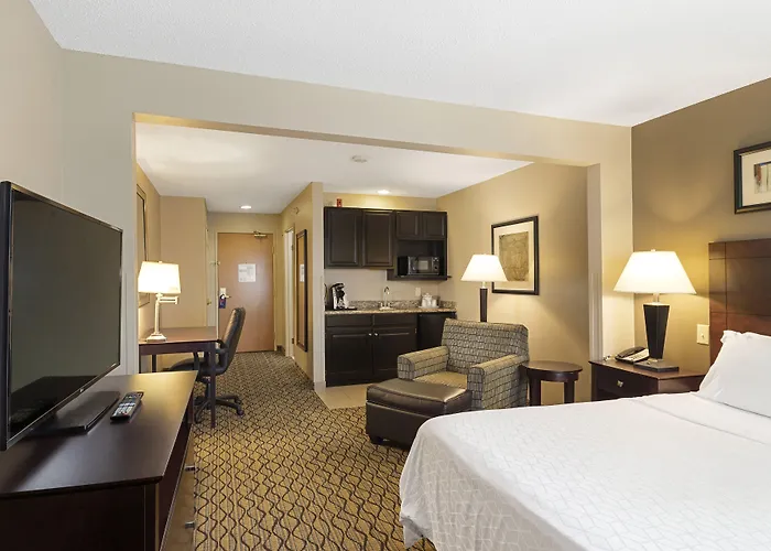 Express West By Ihg Hotel