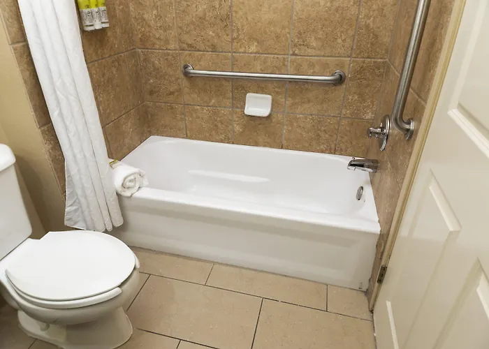 Express West By Ihg Hotel Bloomington