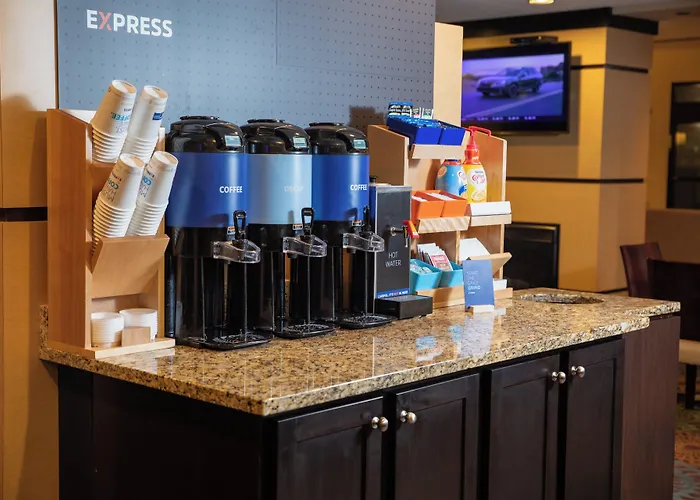 Hotel Express West By Ihg Bloomington