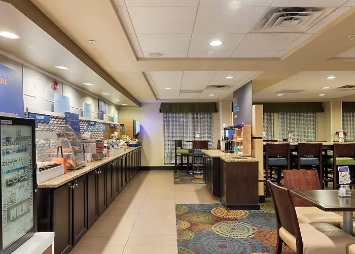 Express West By Ihg Hotel